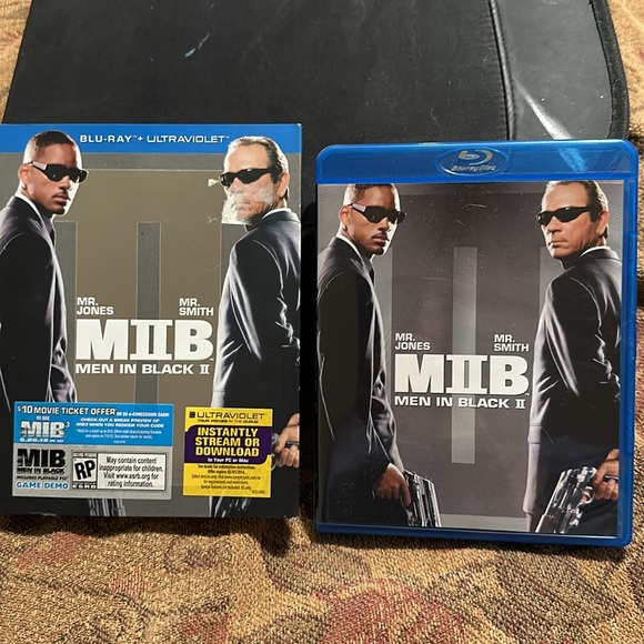 🎥 3 for $15 🎥 Men In Black II - Blu-Ray & Ultraviolet - Picture 3 of 6